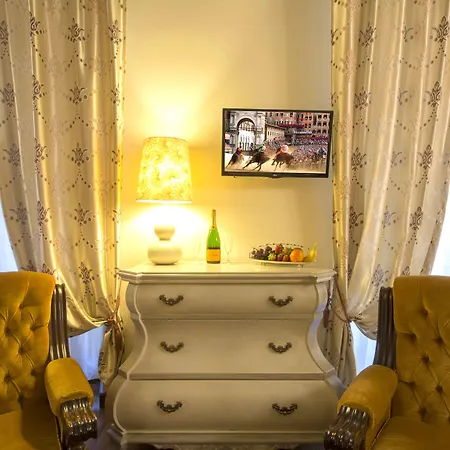 Pantaneto - Palazzo Bulgarini 3* סיינה