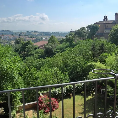 Pantaneto - Palazzo Bulgarini B&B