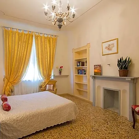 Oda ve Kahvaltı Pantaneto - Palazzo Bulgarini 4*