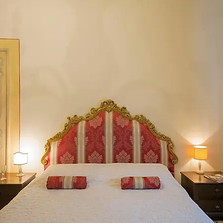 Oda ve Kahvaltı Pantaneto - Palazzo Bulgarini 4*