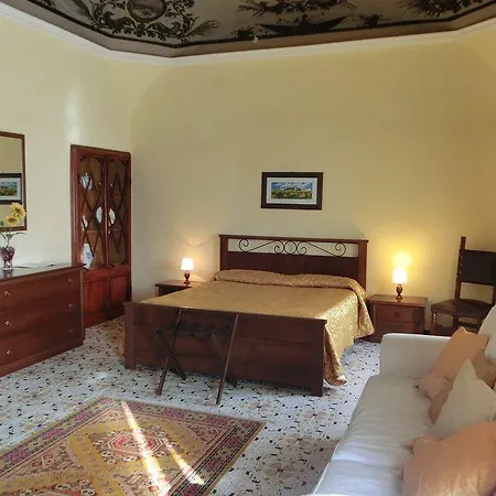Pantaneto - Palazzo Bulgarini לינה וארוחת בוקר 4*