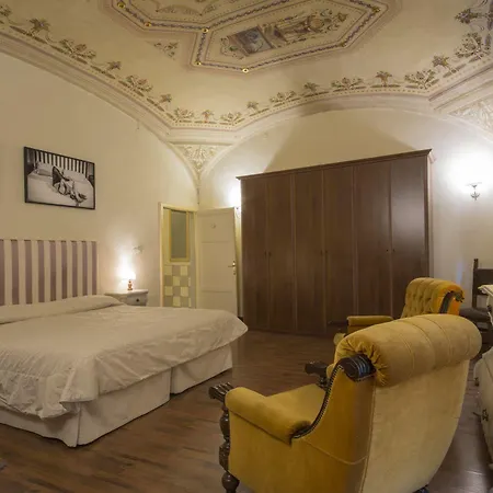Pantaneto - Palazzo Bulgarini B&B