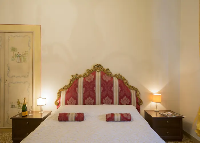 Pantaneto - Palazzo Bulgarini Bed & Breakfast