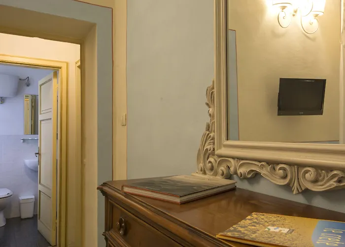 Pantaneto - Palazzo Bulgarini 3*