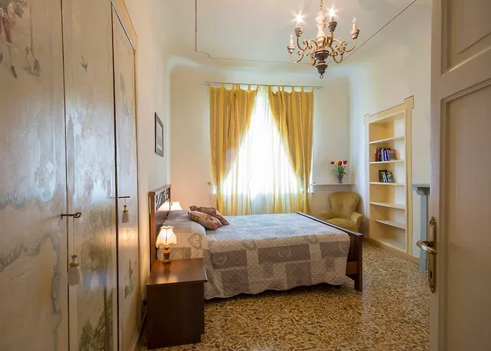 Pantaneto - Palazzo Bulgarini ベッド・アンド・ブレックファスト 3*