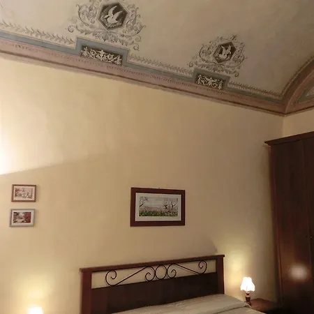 Pantaneto - Palazzo Bulgarini 2*