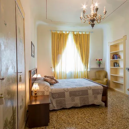 Pantaneto - Palazzo Bulgarini לינה וארוחת בוקר 2*