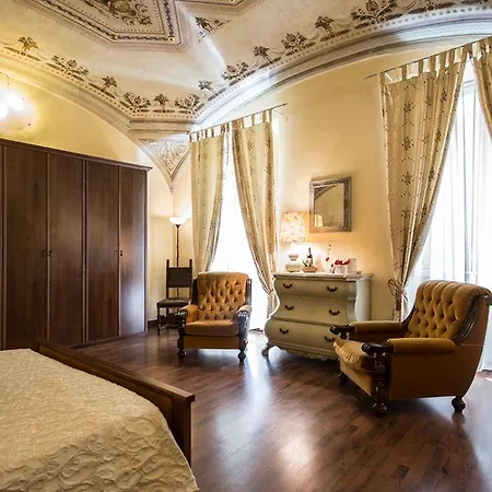 Pantaneto - Palazzo Bulgarini 2*