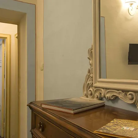 Pantaneto - Palazzo Bulgarini 2*