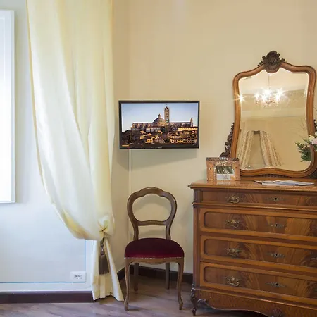Pantaneto - Palazzo Bulgarini סיינה