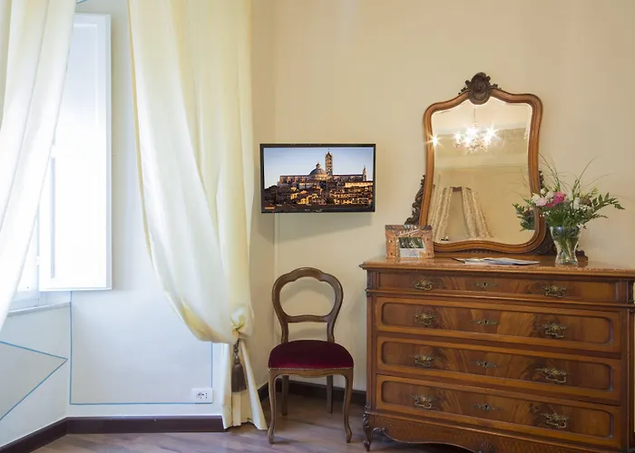 Pantaneto - Palazzo Bulgarini Alojamento de Acomodação e Pequeno-almoço Siena