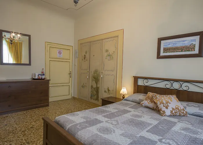 Pantaneto - Palazzo Bulgarini Alojamento de Acomodação e Pequeno-almoço Siena