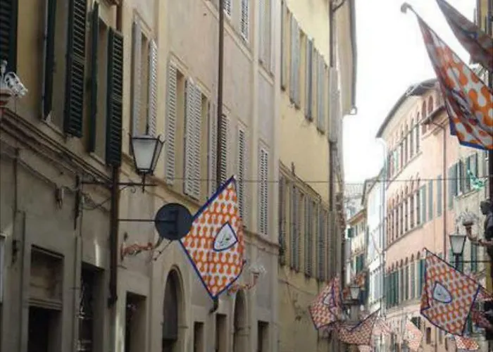 Pantaneto - Palazzo Bulgarini 3*